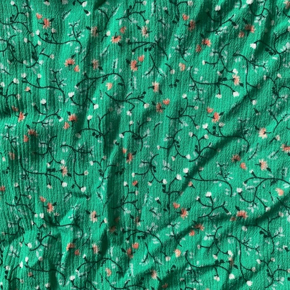 ☘️☘️☘️Spring green floral blouse☘️☘️☘️ - Picture 3 of 7